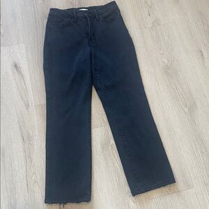 Good American black straight jean. Size 4/27 petite.